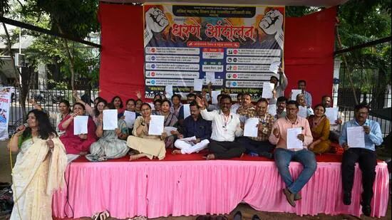 School Education dept officials protest at Mumbai's Azad Maidan
